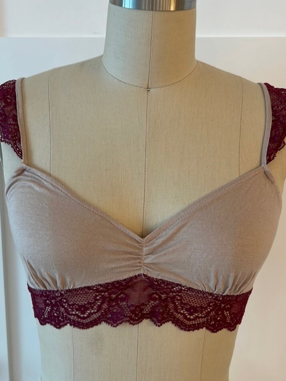 Eberjey Bralette Size S Nude Plum Lace Trim Adjustable Straps Fit Sample